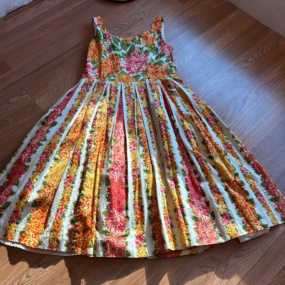 Isaac Mizrahi sleeveless orange and yellow pleated midi sundress. Size 12. - Picture 12 of 17
